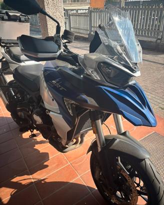 Moto QJ SRT 800 (stradale) accessoriata