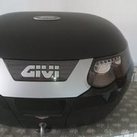 Bauletto Givi Maxia 3, monokey, 54L x due caschi