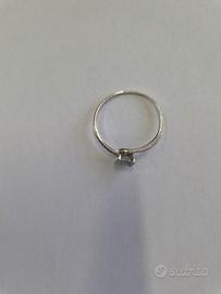 anello oro bianco con topazio azzurro e brillantin