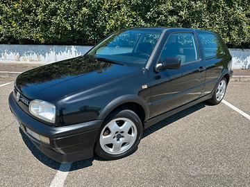 Volkswagen Golf GTI 2.0 8v
