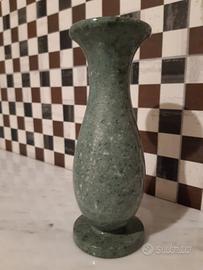 vaso in marmo verde delle Alpi 