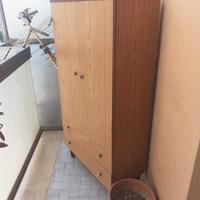 Mobiletto porta oggetti.