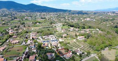 Terreno di 1335 m² a Lariano