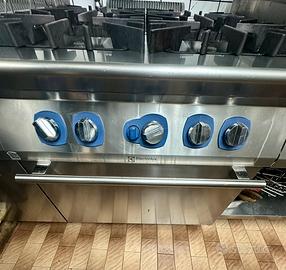 Cucina quattro fuochi più forno