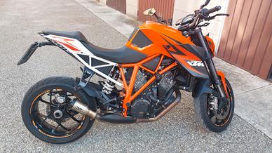 KTM SUPERDUKE 1290 
