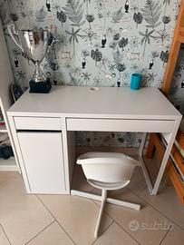 Scrivania ikea con sedia