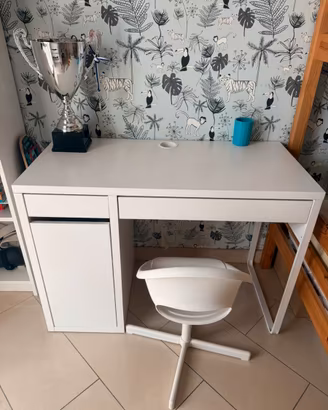 Scrivania ikea con sedia