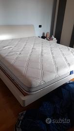 Materasso matrimoniale nottinblu. 