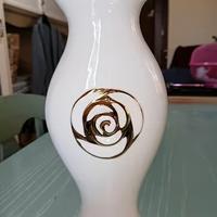 Vaso moderno ceramica bianco e oro