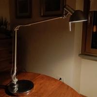 Lampada da tavolo snodabile