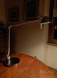 Lampada da tavolo snodabile
