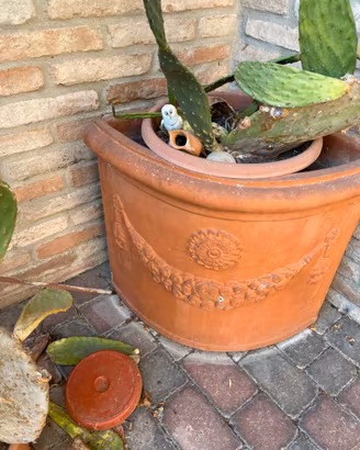 Vaso ad Angolo in Terracotta da Giardino