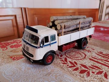1:43 Camion Mercedes Lp 334 trasporto legname 