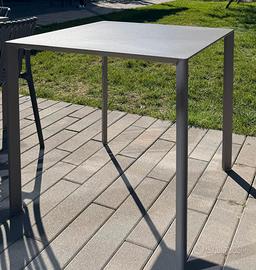 32 Tavoli in ferro disponibili – €98 cadauno