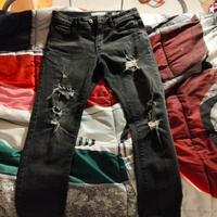 Jeans neri strappati 