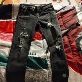 Jeans neri strappati 