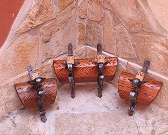 3 Applique in legno e ferro battuto 