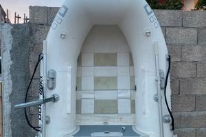 Tender 2 metri con motore