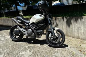 Ducati Monster 696