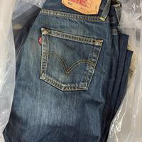 Stock Jeans Levi's per Rivenditori
