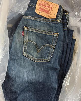 Stock Jeans Levi's per Rivenditori