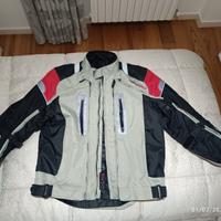 giubbotto e pantaloni con bretelle 