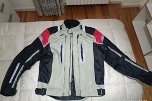 giubbotto e pantaloni con bretelle 