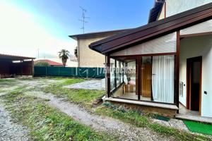 SOLUZIONE INDIPENDENTE CON 2000MQ DI TERRENO