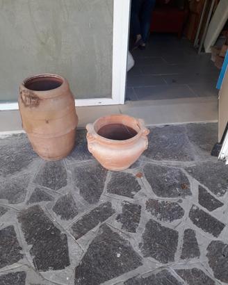 Anfora e vaso in terra cotta