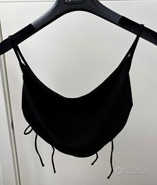 Top nero con lacci 