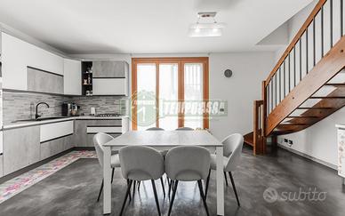 LUMINOSO DUPLEX CON BOX E CANTINA