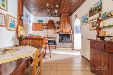 3 LOCALI A SUTRI