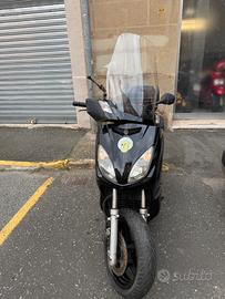 Xmax 250 MOTORE RIFATTO- PRONTO SUBITO