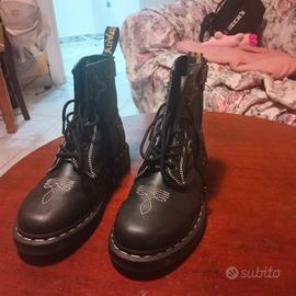Dr Martens e borsetta abbinata, edizione limitata 