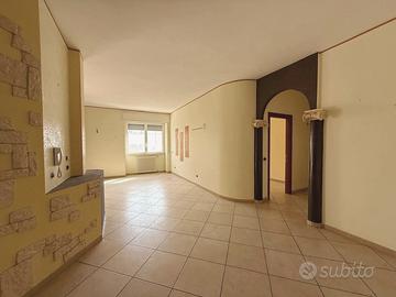 Luminoso 4 vani con box auto e cantinola