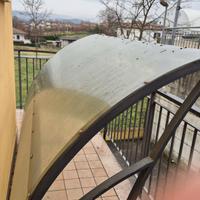 Pensilina di policarbonato in ferro battuto