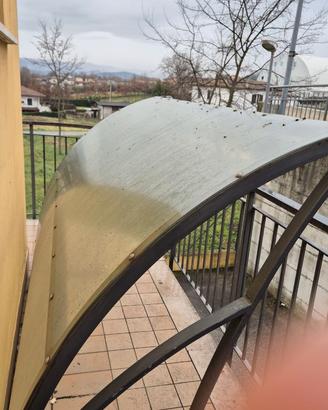 Pensilina di policarbonato in ferro battuto