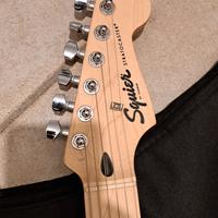 chitarra elettrica con amplificatore 