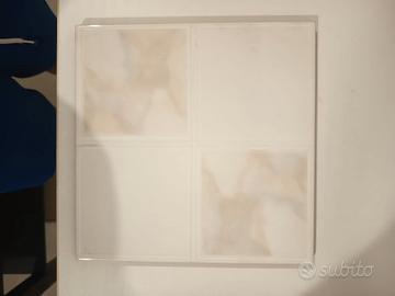 Piastrelle bianche lucide in ceramica