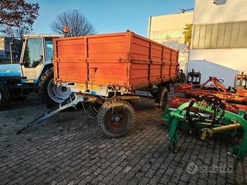 Rimorchio agricolo ribaltabile trilaterale 4x2