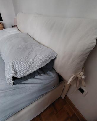 letto con vano contenitore. 