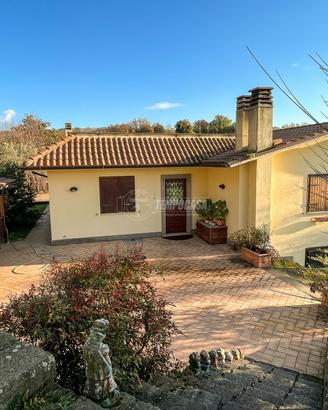 VILLA UNIFAMILIARE IMMERSA NEL VERDE