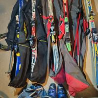 5 paia di sci e 2 paia di scarponi