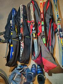 5 paia di sci e 2 paia di scarponi