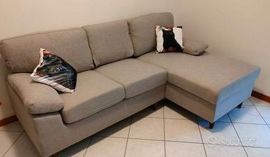 Divano Gedved Jysk colore grigio chiaro