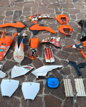 Vari set plastiche KTM 125/200/250/300/450/530