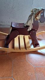 Cavallo a dondolo