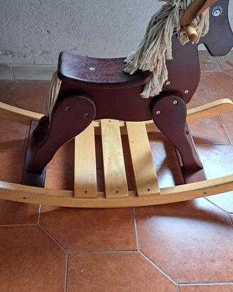 Cavallo a dondolo