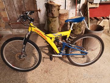 Mountain bike gialla 