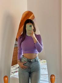 Top corto viola a costine con collo arrotolato